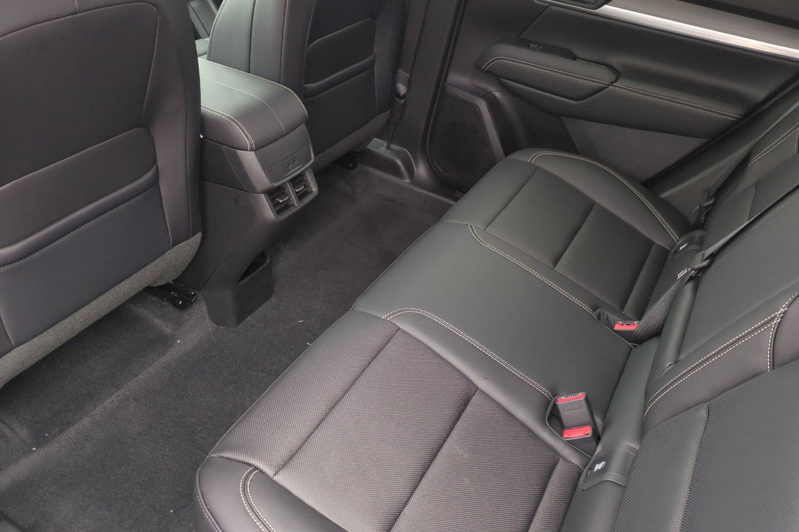 New 2026 GMC Terrain Elevation w/ Elevation Premium Package AWD/4WD image 12