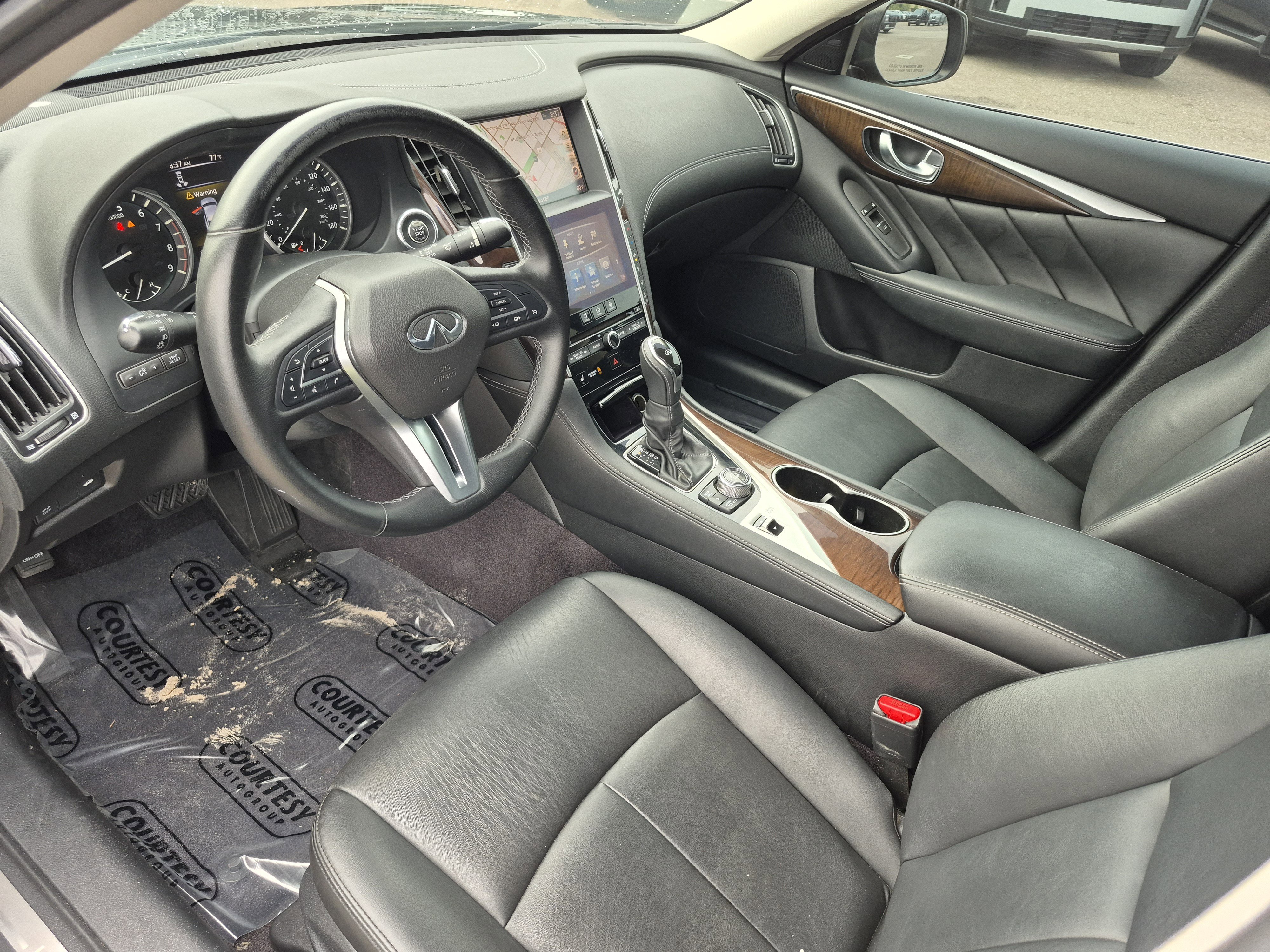 Used 2018 INFINITI Q50 Luxe w/ Essential Package (3.0T Luxe) RWD image 21