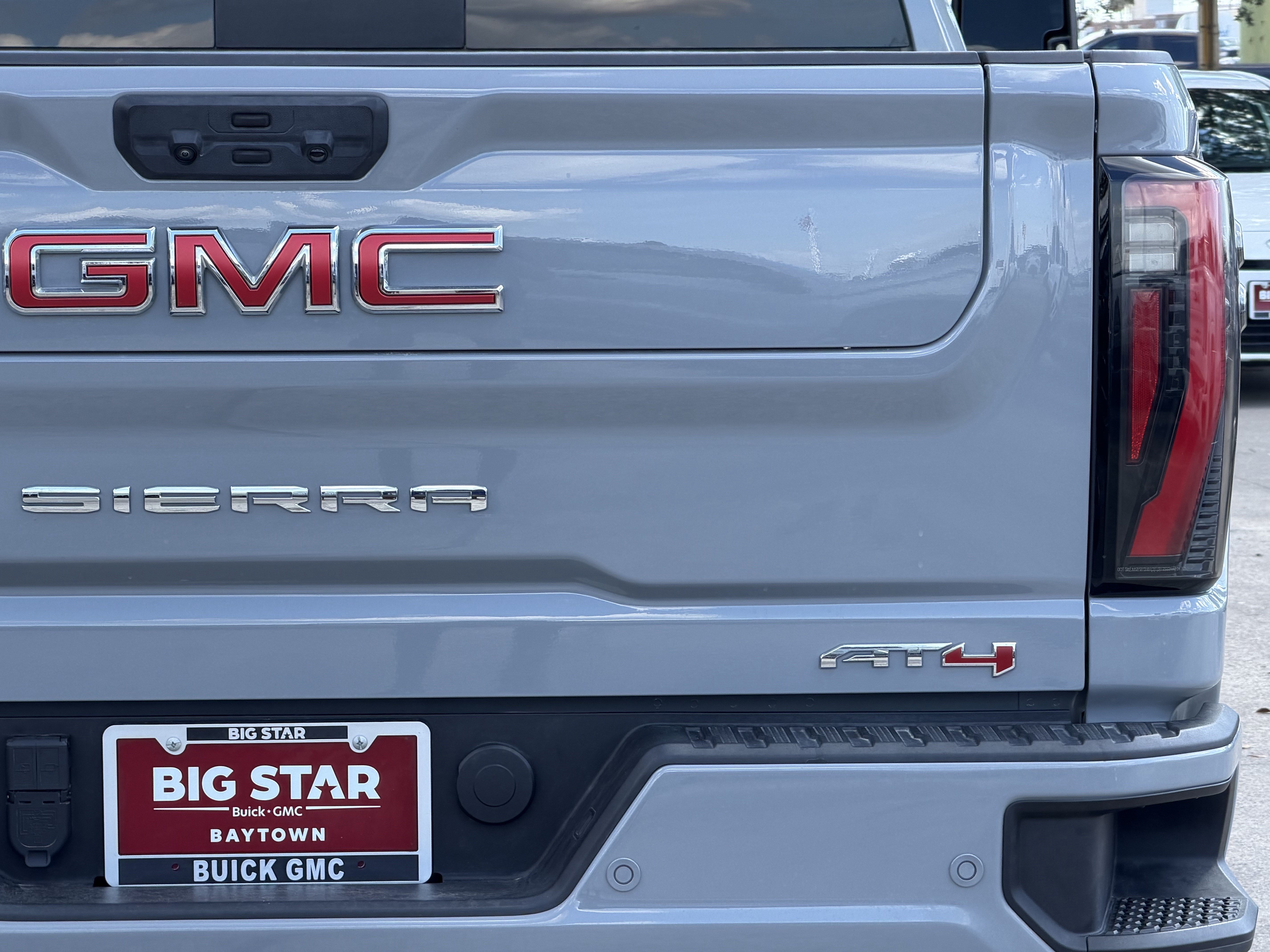 Used 2025 GMC Sierra 2500 AT4 w/ AT4 Premium Plus Package AWD/4WD image 9
