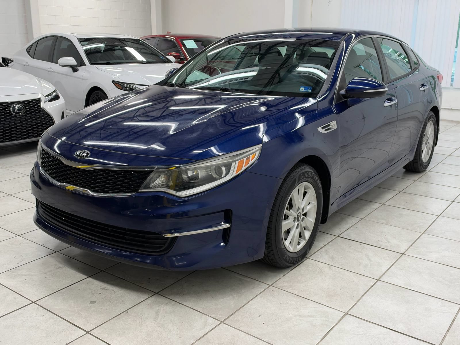Used 2017 Kia Optima LX FWD image 3