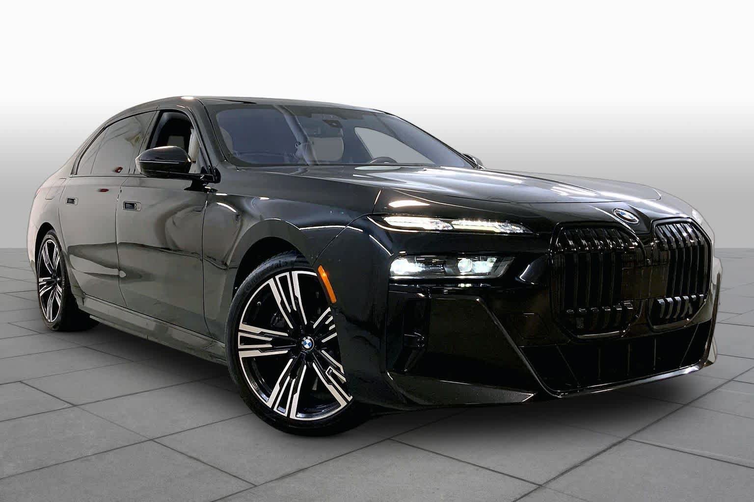 Used 2024 BMW i7 xDrive60 w/ Executive Package AWD/4WD image 2