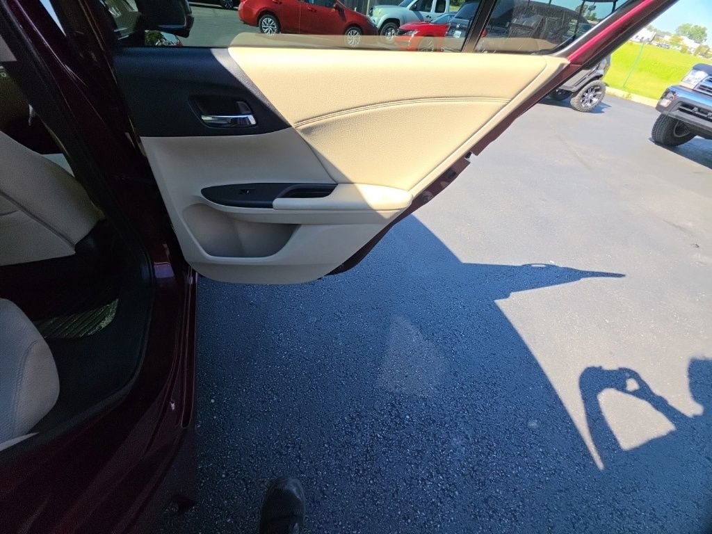Used 2016 Honda Accord EX image 29