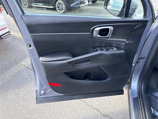 Used 2023 Kia Sorento LX image 13