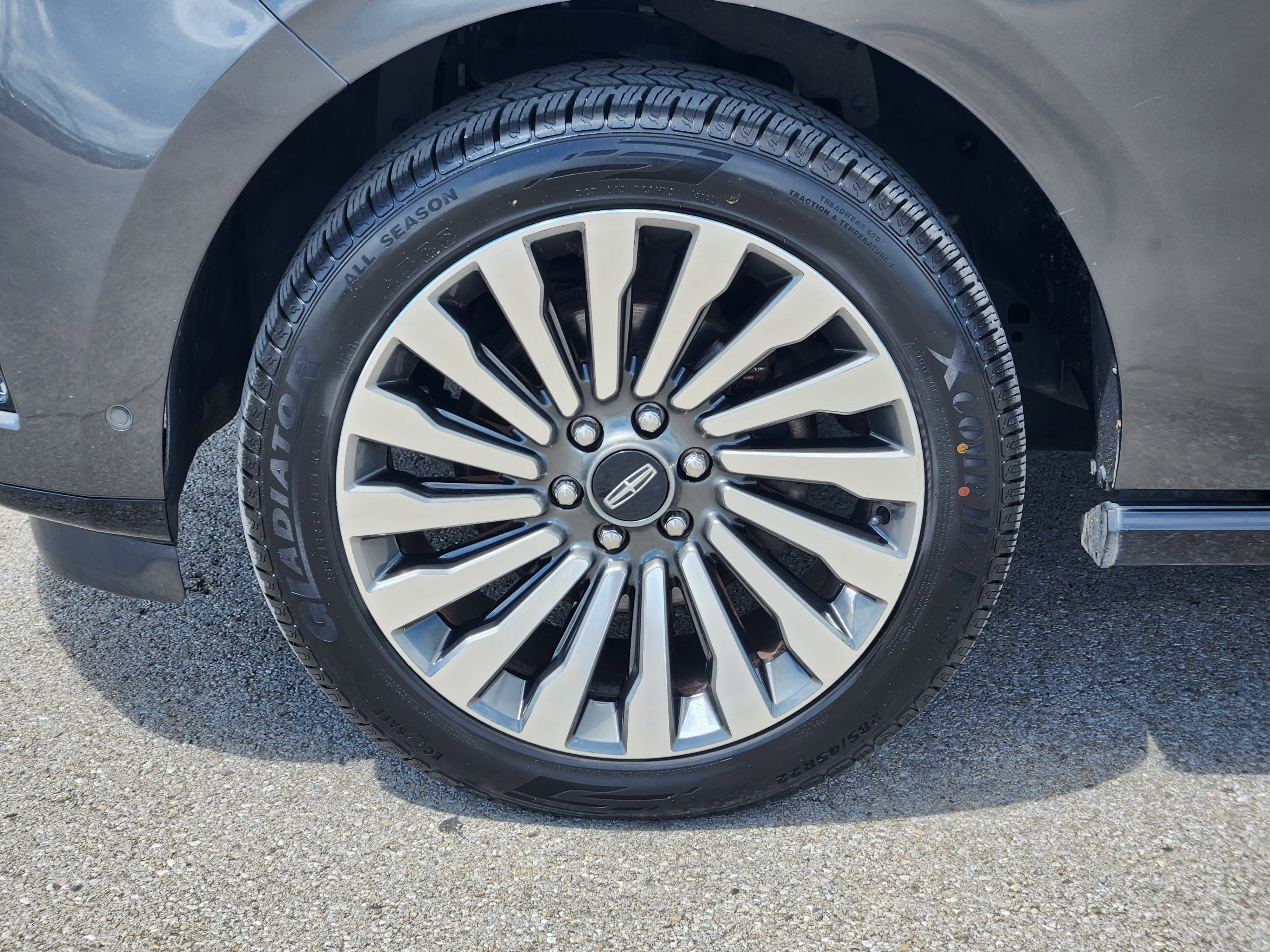 Used 2018 Lincoln Navigator Reserve w/ Technology Package AWD/4WD image 10