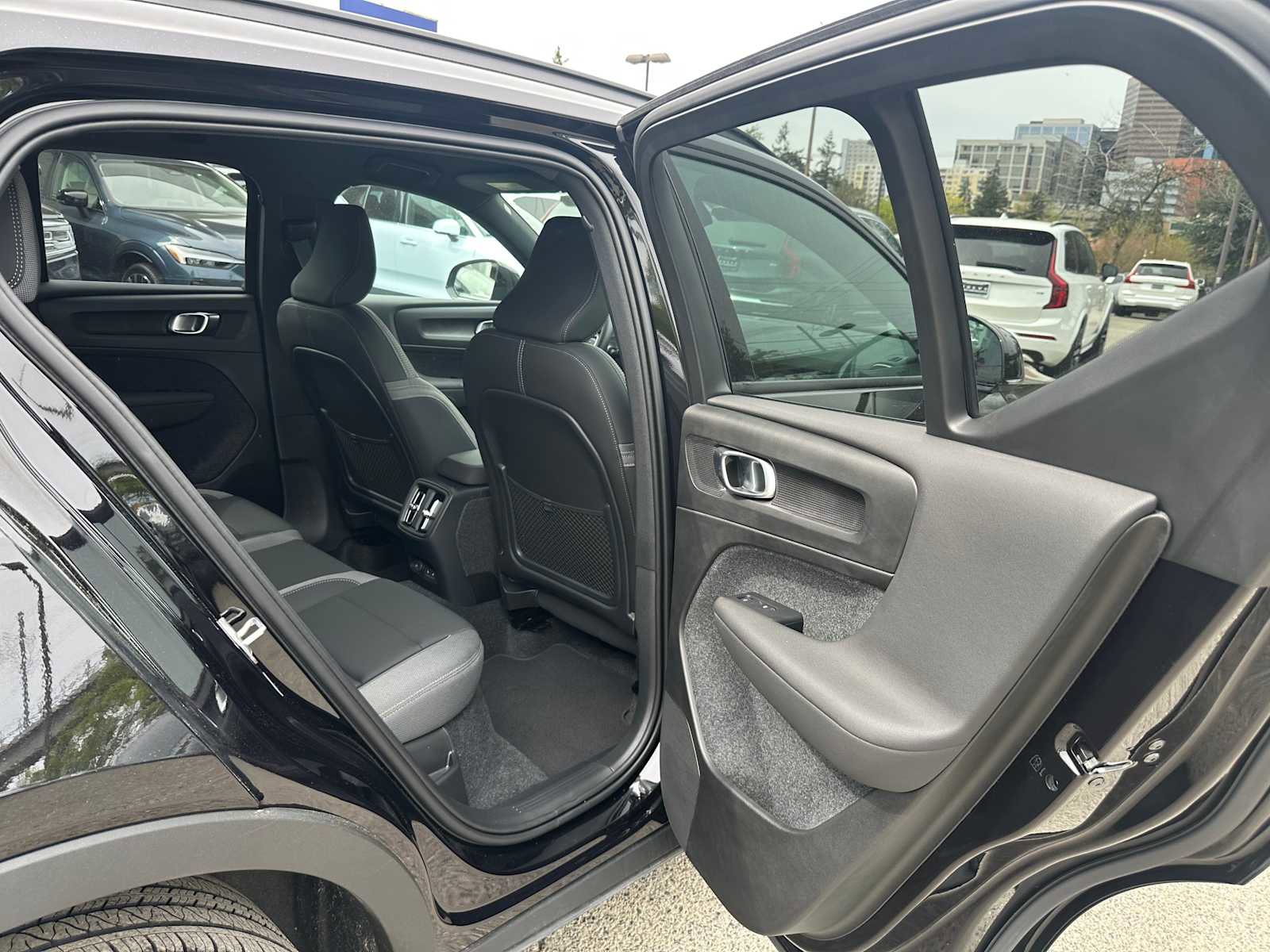 Used 2025 Volvo EX40 Core w/ Climate Package AWD/4WD image 13