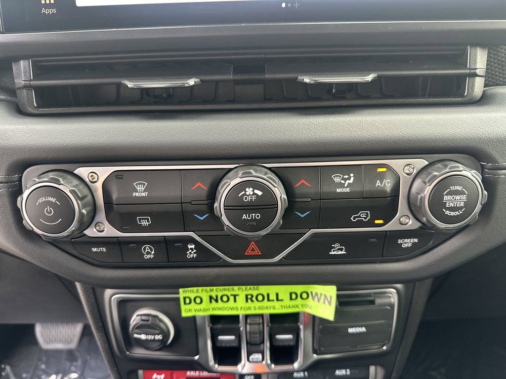 New 2025 Jeep Gladiator Mojave image 24