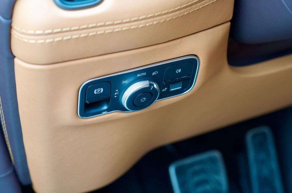 Used 2022 Aston Martin DBX image 30