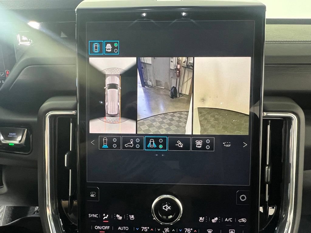 Used 2025 GMC Yukon XL Denali w/ Denali Reserve Package AWD/4WD image 34