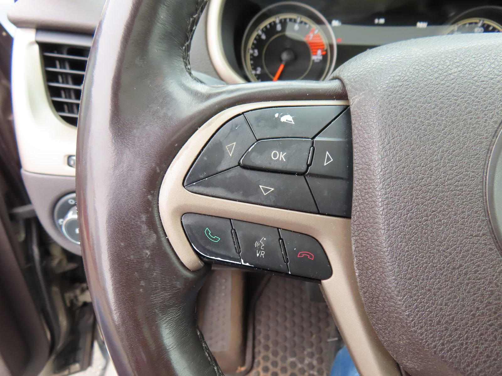 Used 2016 Jeep Cherokee Trailhawk w/ Comfort/Convenience Group image 19