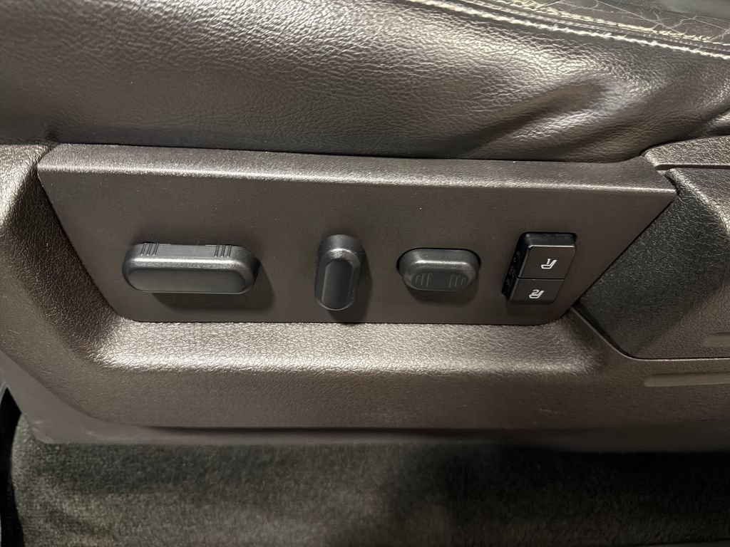 Used 2014 Ford F150 Lariat w/ Equipment Group 502A Luxury AWD/4WD image 28