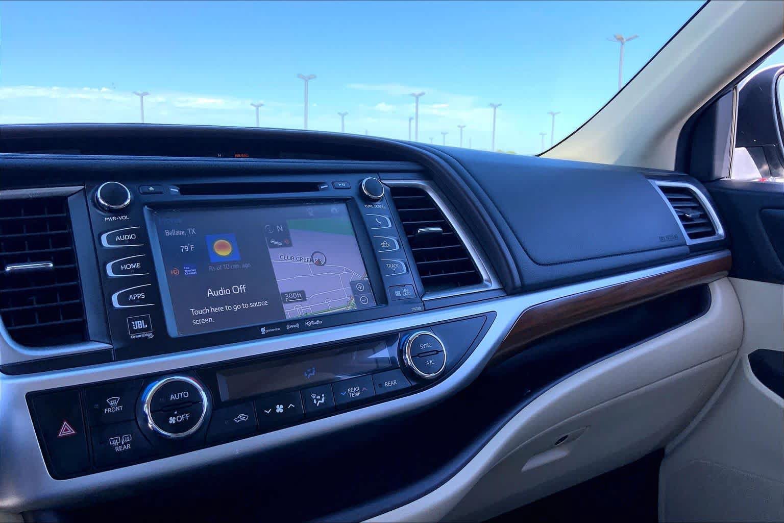 Used 2018 Toyota Highlander Limited Platinum FWD image 35