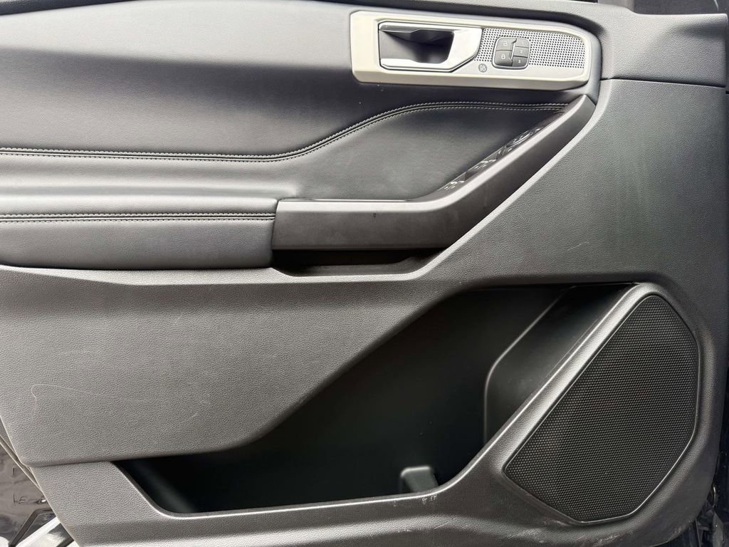 Used 2020 Ford Explorer Limited image 12