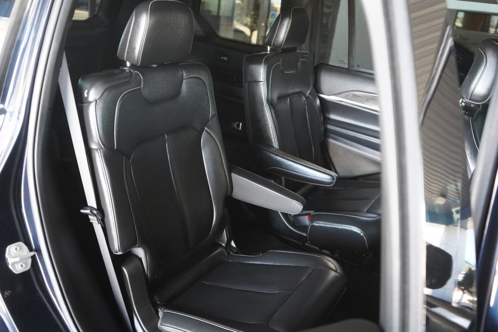 Used 2024 Jeep Grand Cherokee L Limited AWD/4WD image 23