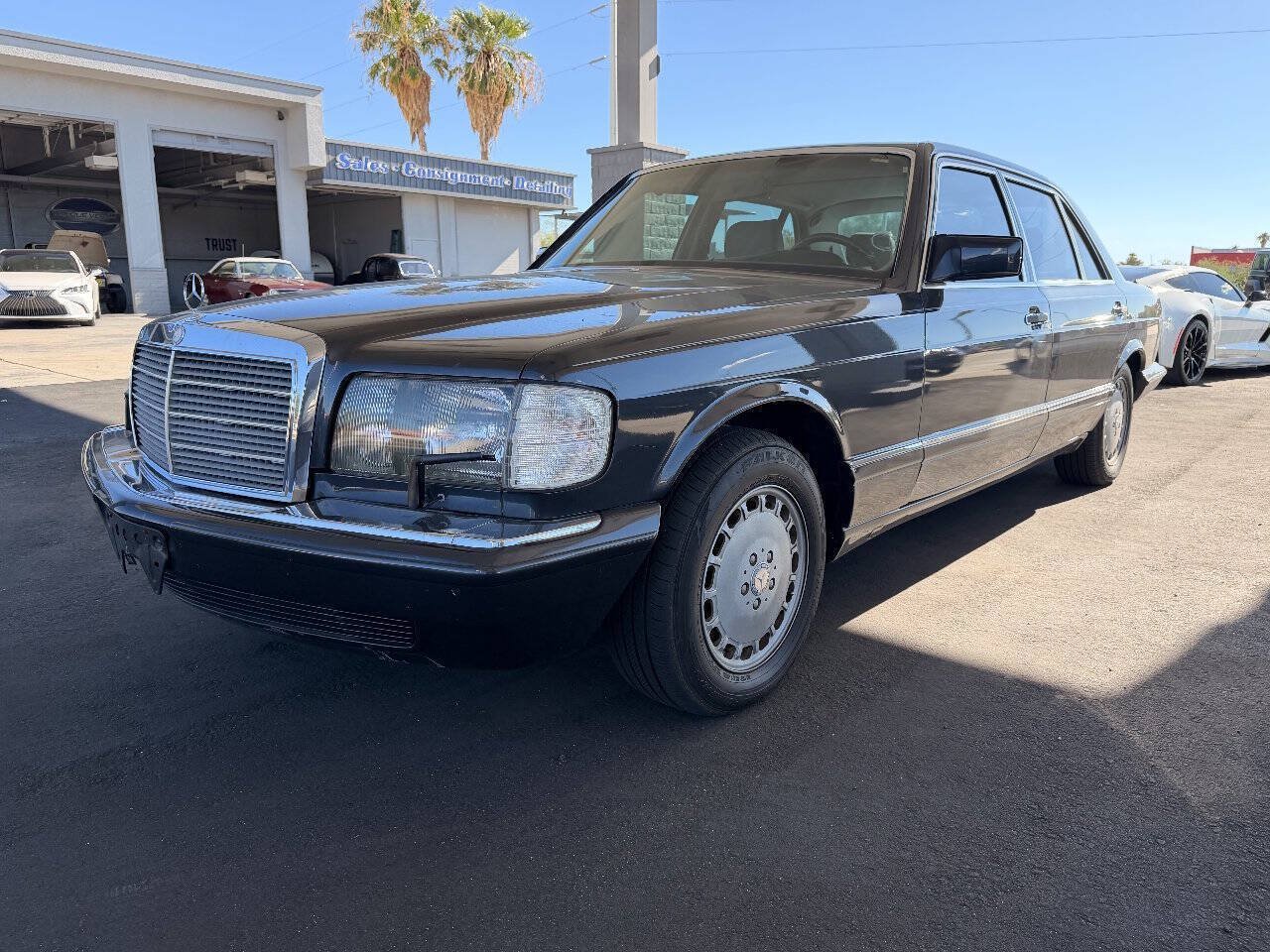 Used 1987 Mercedes-Benz 560 SEL image 3