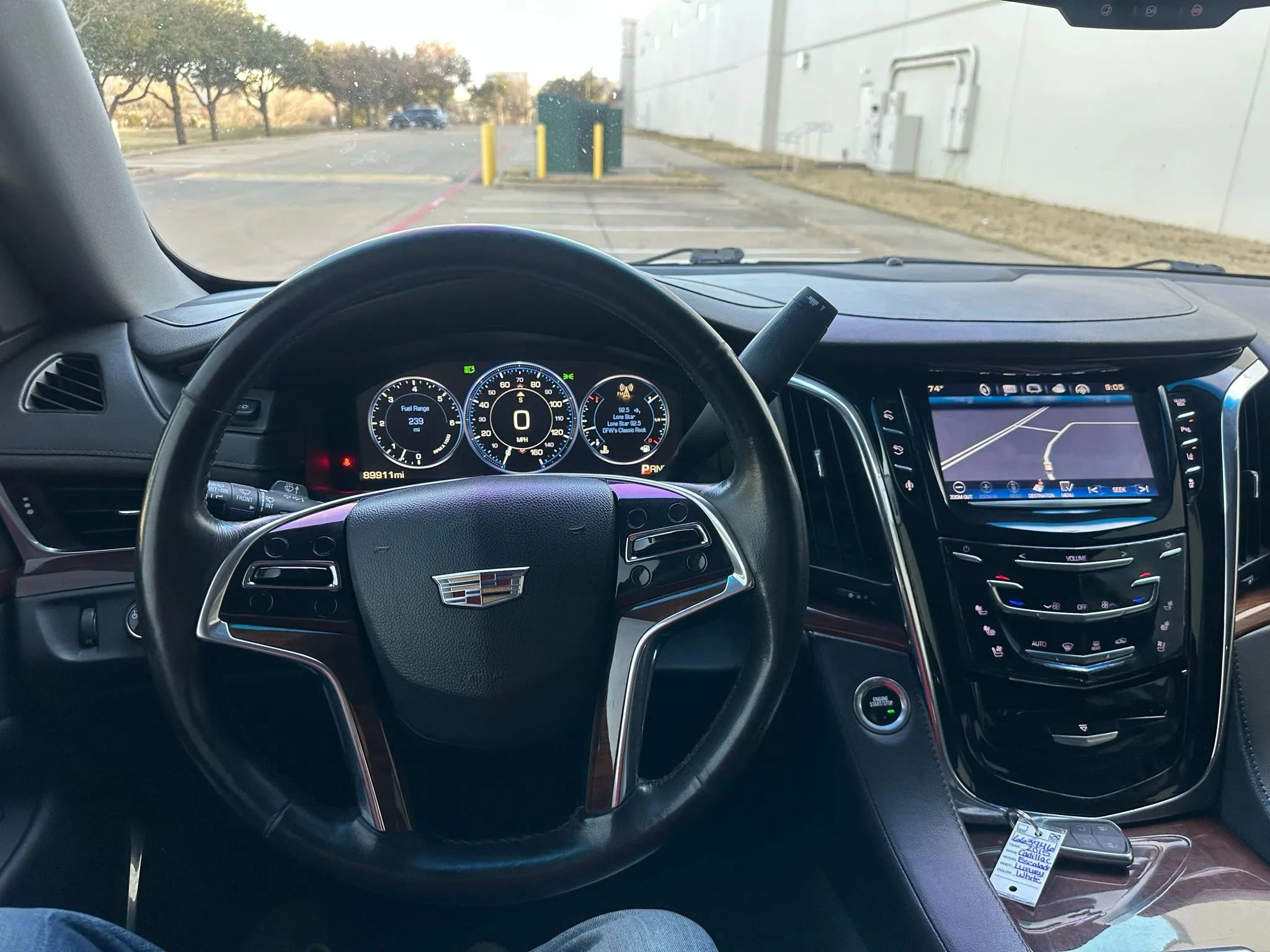 Used 2015 Cadillac Escalade Luxury AWD/4WD image 39