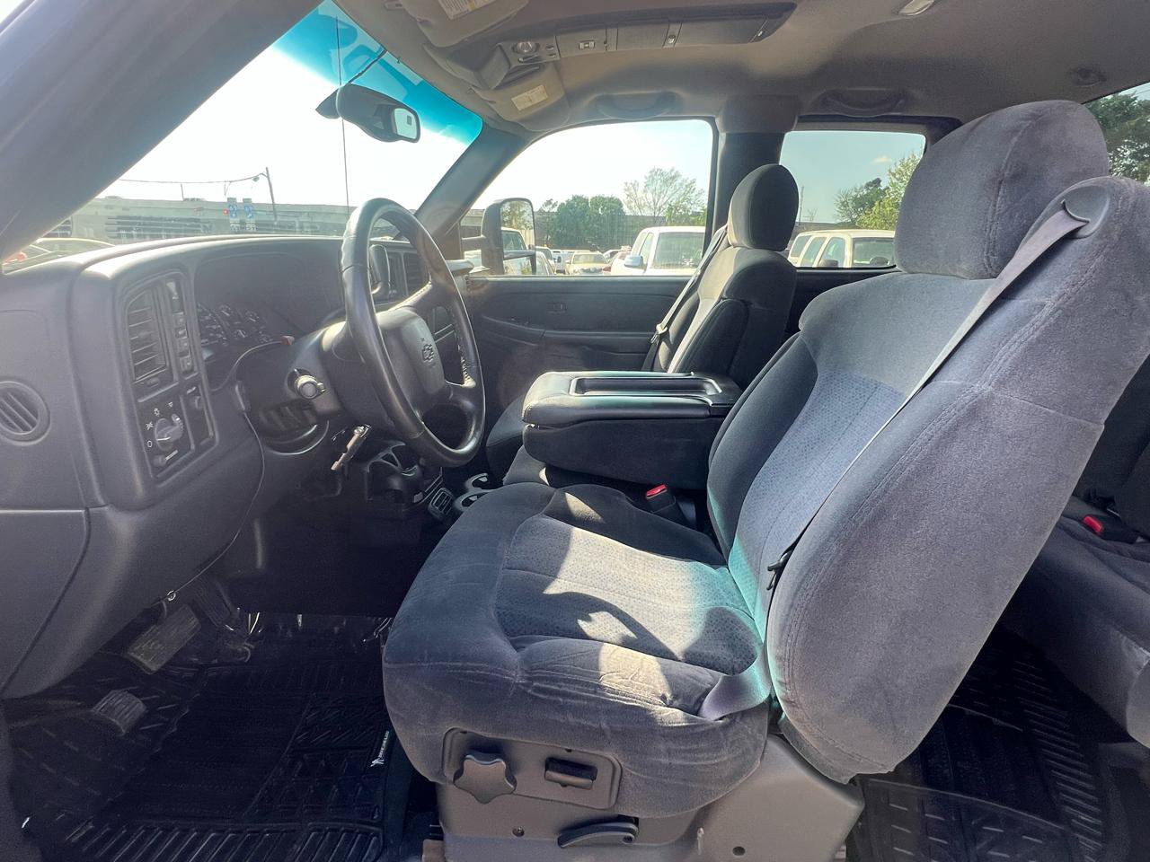 Used 2002 Chevrolet Silverado 2500 LS w/ Off-Road Skid Plate Pkg AWD/4WD image 23