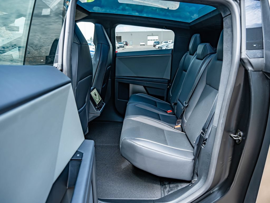 Used 2024 Tesla Cybertruck AWD Crew Cab image 31