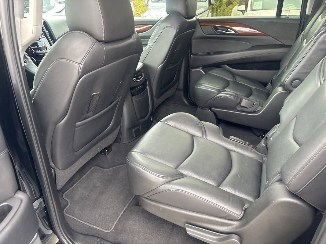 Used 2019 Cadillac Escalade ESV Premium Luxury image 16
