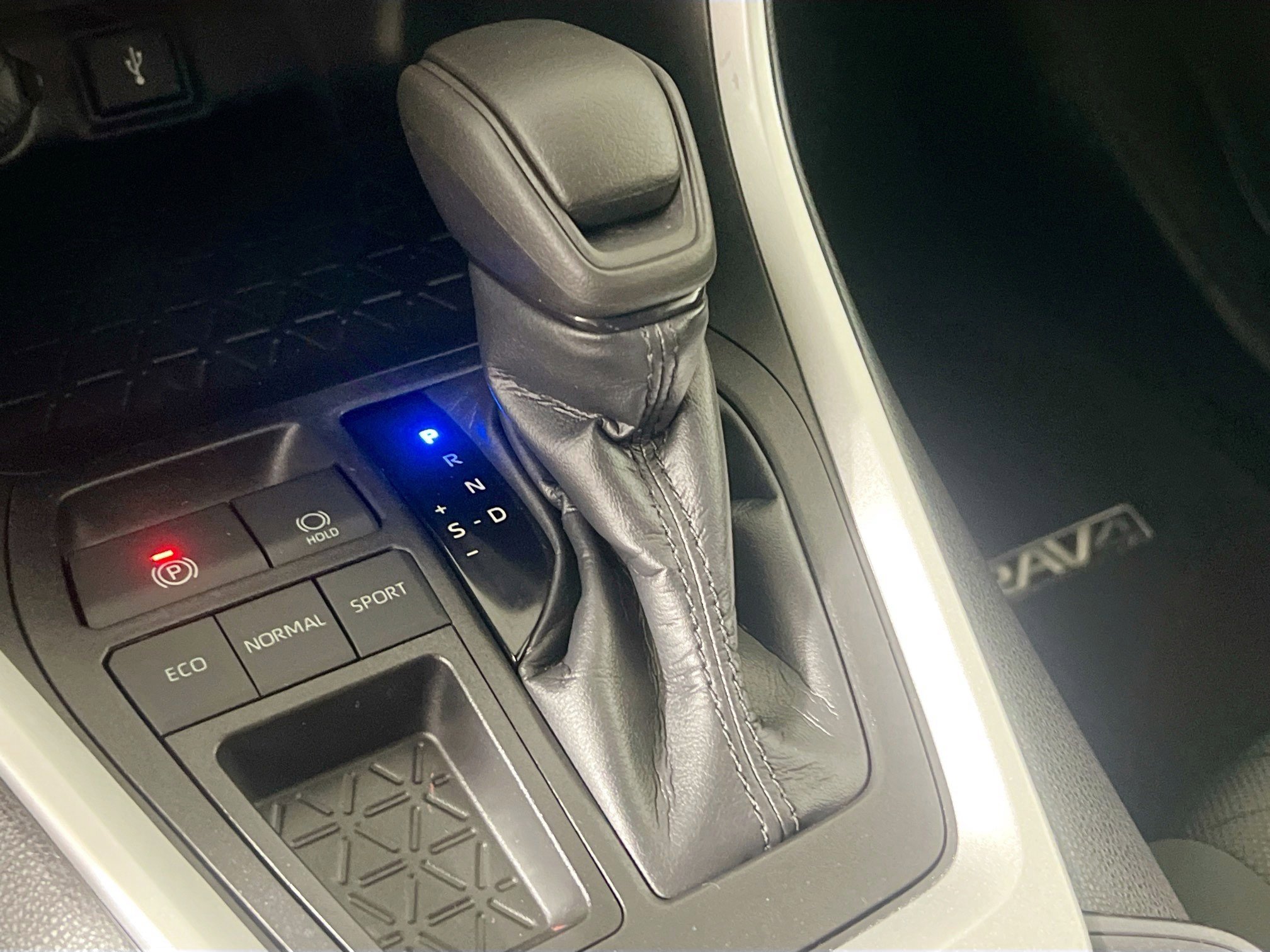 Used 2021 Toyota RAV4 XLE w/ Convenience Package image 25