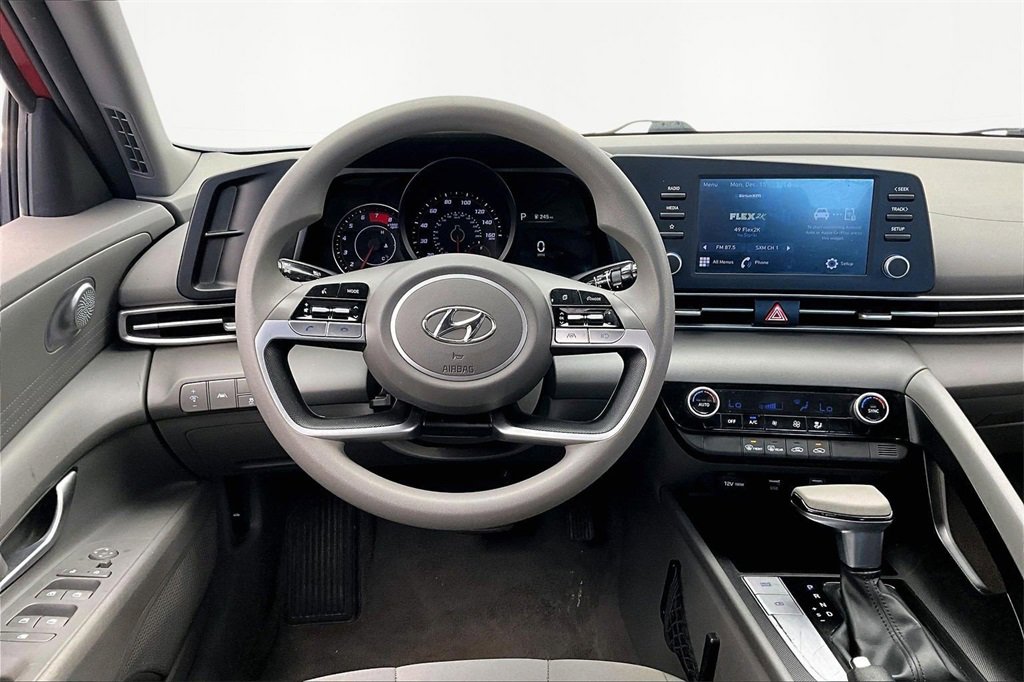 Used 2023 Hyundai Elantra SEL image 5