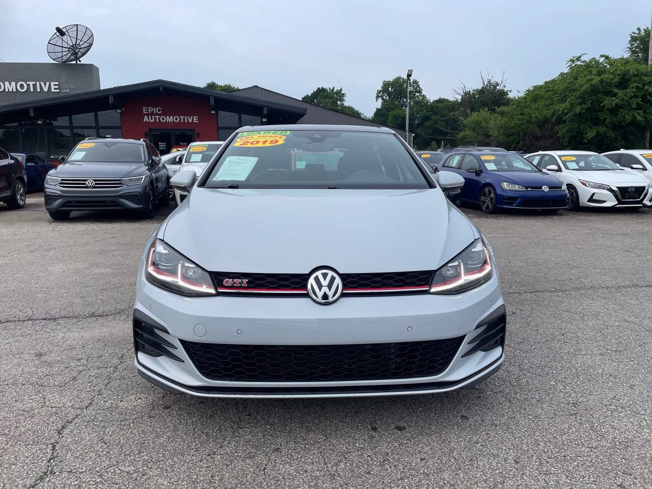 Used 2019 Volkswagen Golf 4-Door FWD image 2