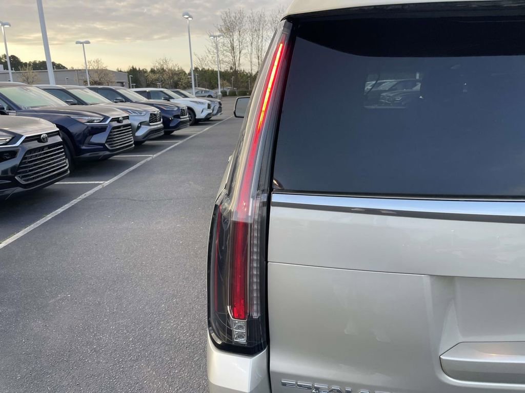 Used 2016 Cadillac Escalade Premium image 17