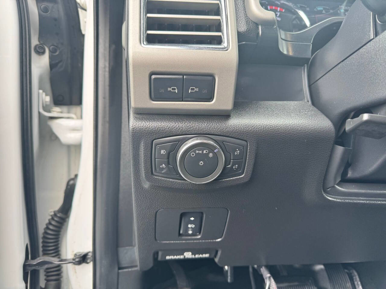 Used 2017 Ford F250 Lariat w/ FX4 Off-Road Package image 16