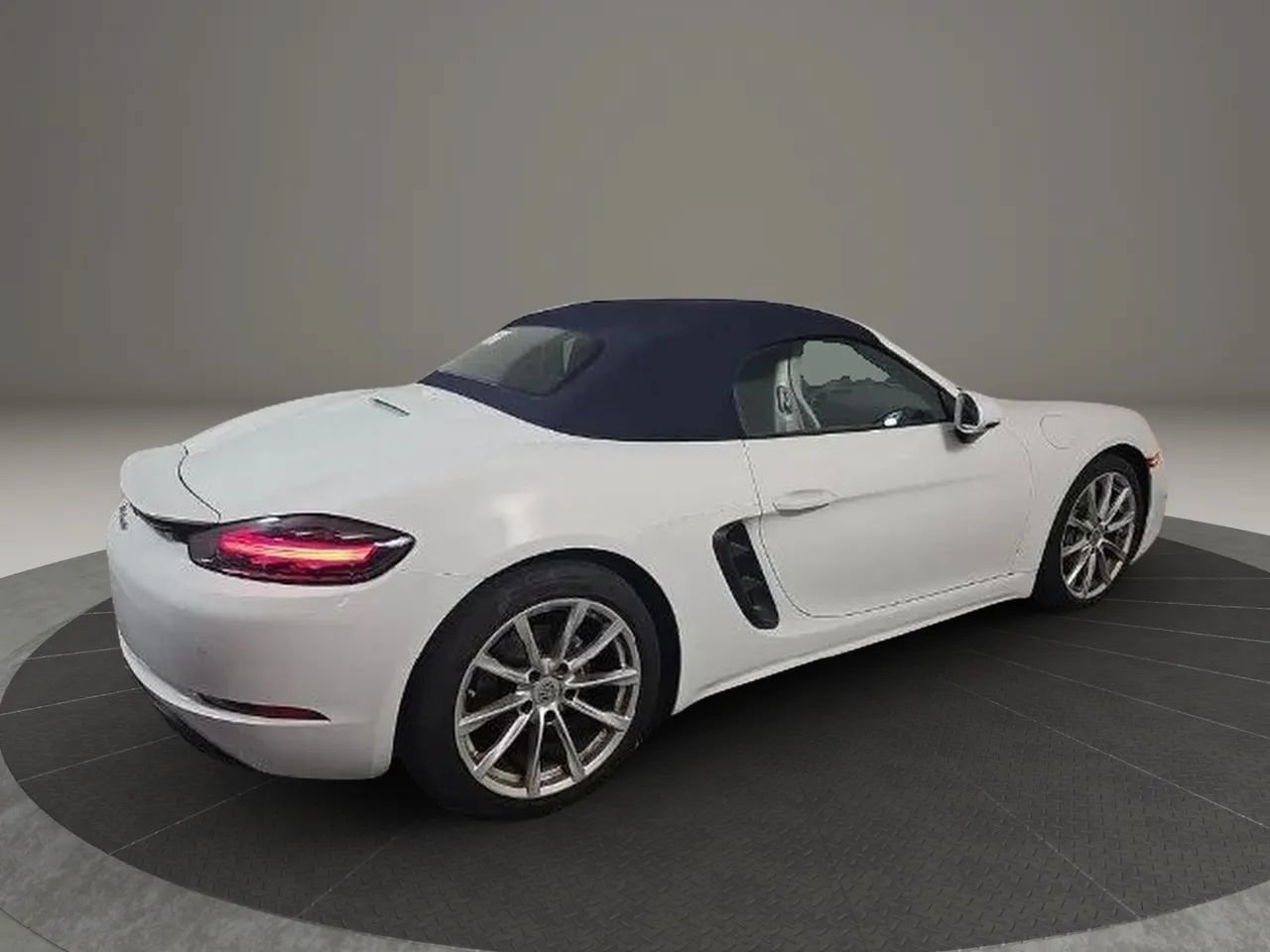 Used 2020 Porsche 718 Boxster RWD image 3