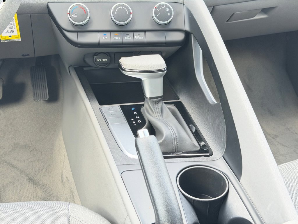 New 2026 Hyundai Elantra SE FWD image 16
