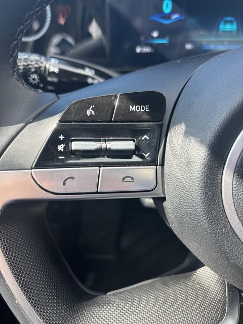 Used 2023 Hyundai Elantra Limited FWD image 13