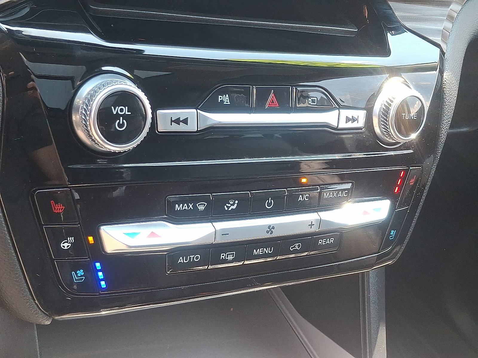 Certified 2022 Ford Explorer Limited image 16