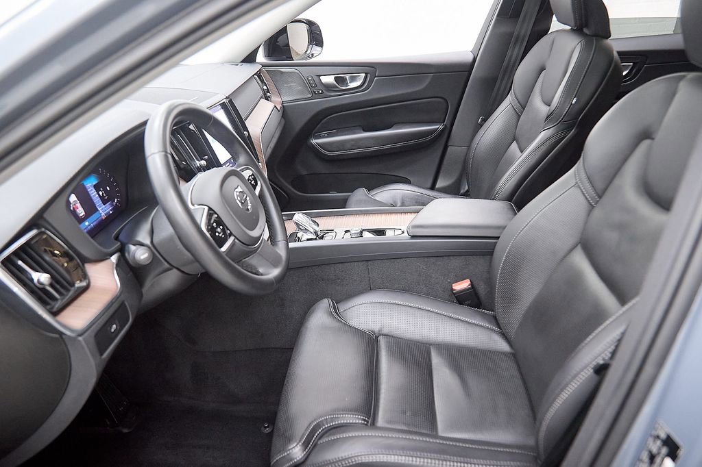 Certified 2024 Volvo XC60 B5 Ultimate w/ Protection Package Premier image 20