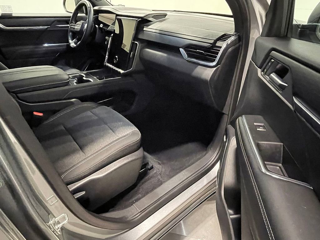 Used 2025 GMC Acadia Elevation image 27