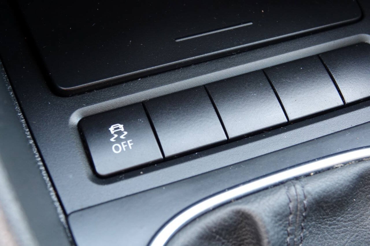 Used 2011 Volkswagen Golf TDI w/ Cold Weather Pkg FWD image 79