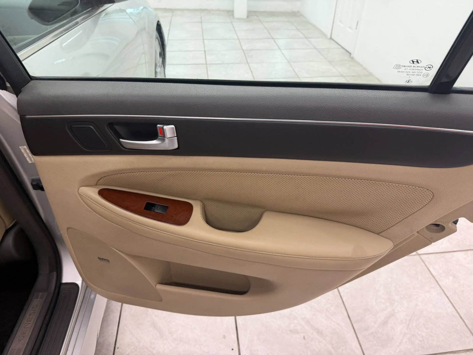 Used 2012 Hyundai Genesis 3.8 w/ Premium Pkg RWD image 17