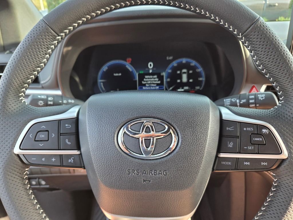 Used 2025 Toyota Sienna XSE image 26