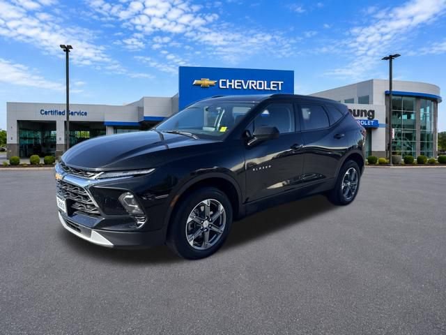 Used 2025 Chevrolet Blazer LT w/ Convenience Package AWD/4WD image 3