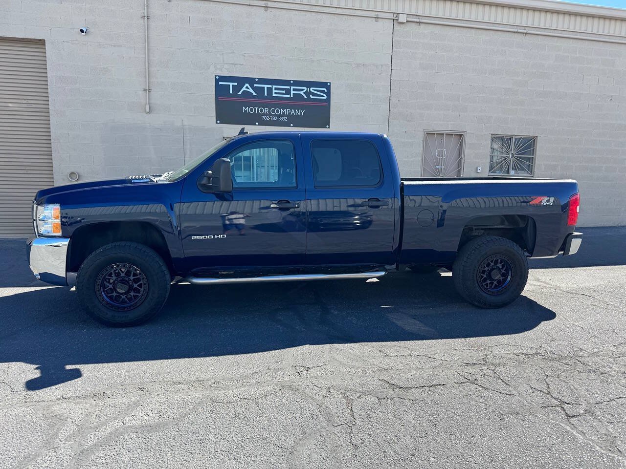 Used 2010 Chevrolet Silverado 2500 LT w/ Interior Plus Package AWD/4WD image 5