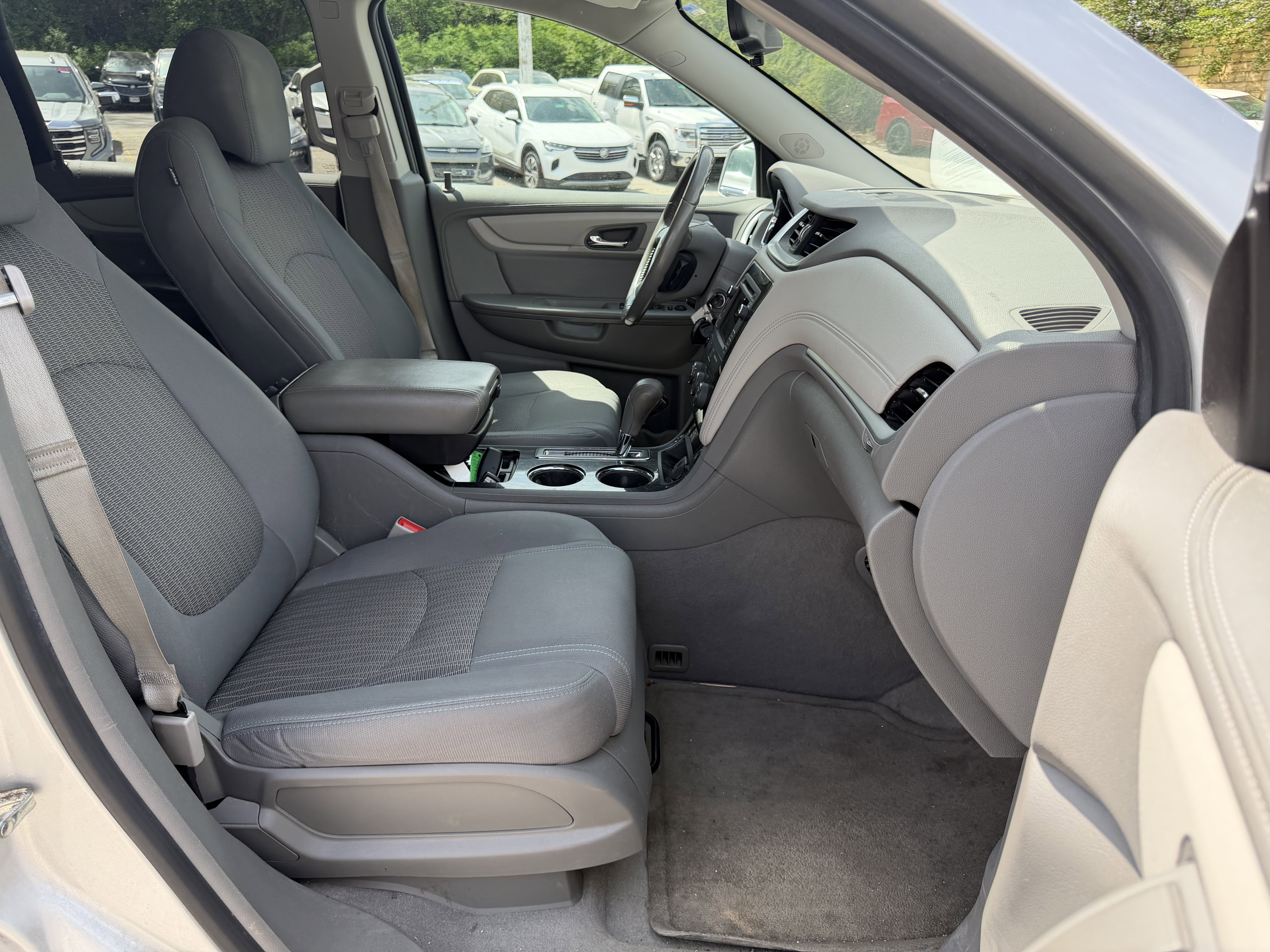 Used 2017 Chevrolet Traverse LT image 11