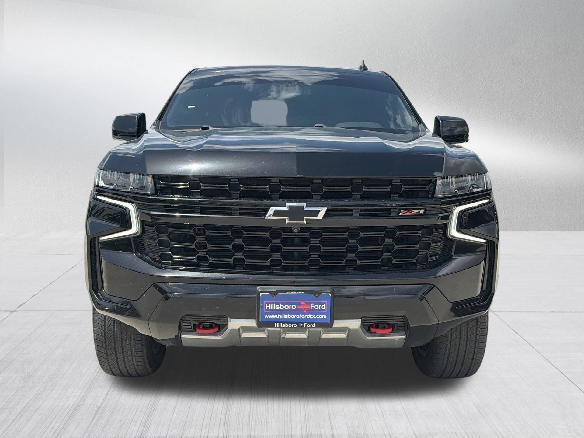 Used 2022 Chevrolet Tahoe Z71 w/ Luxury Package AWD/4WD image 2