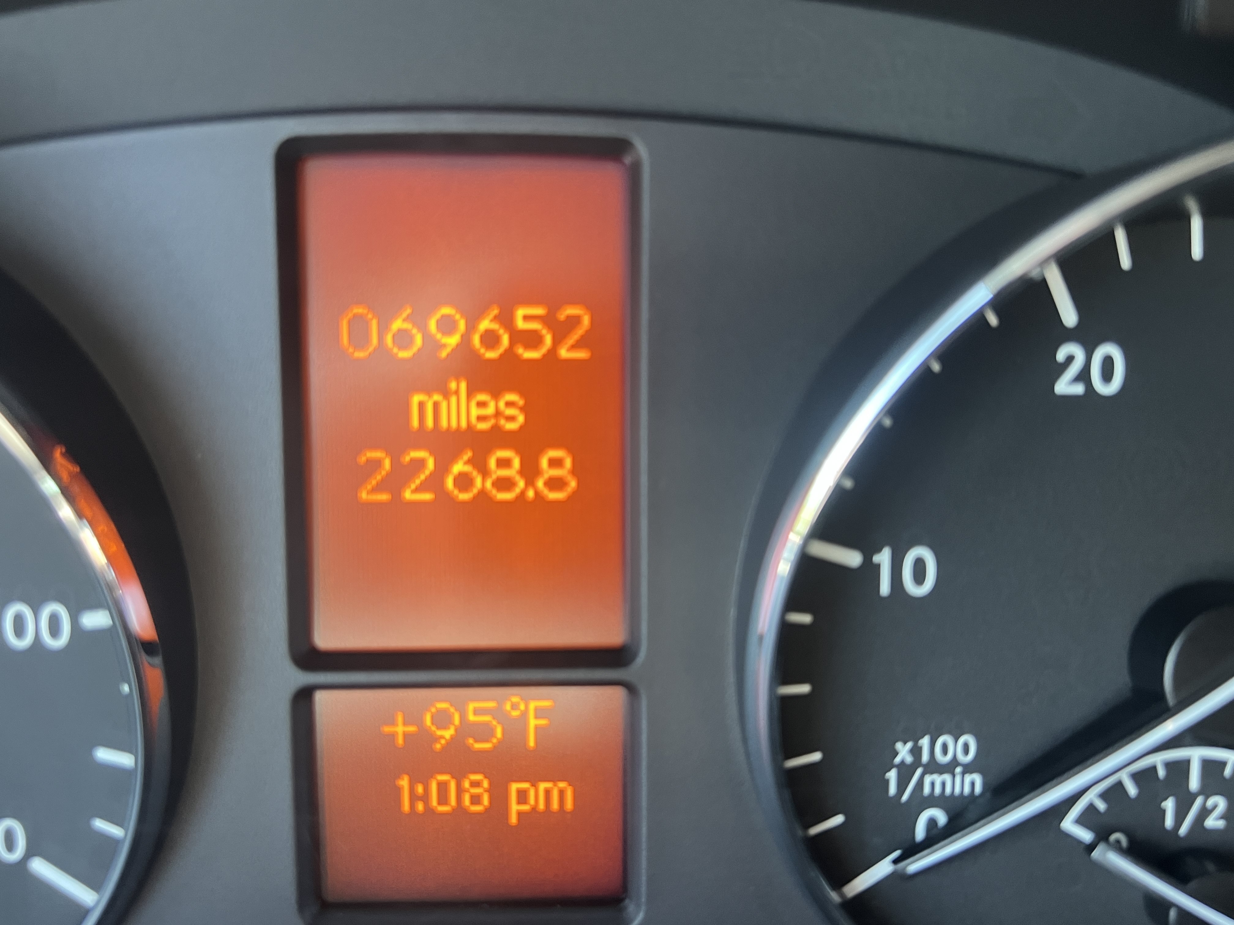 Used 2014 Mercedes-Benz Sprinter 2500 image 18