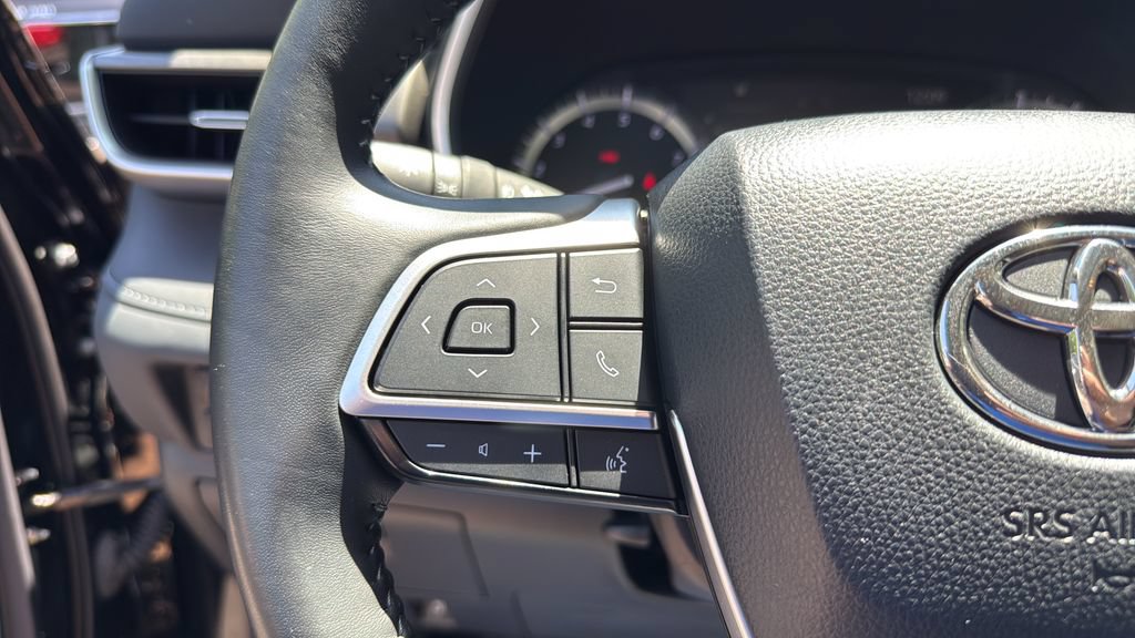 Used 2022 Toyota Highlander XLE AWD/4WD image 24