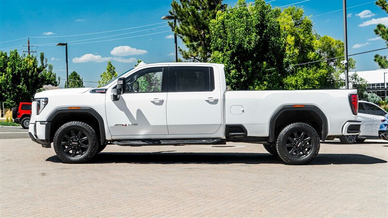 Used 2024 GMC Sierra 2500 AT4 AWD/4WD image 3