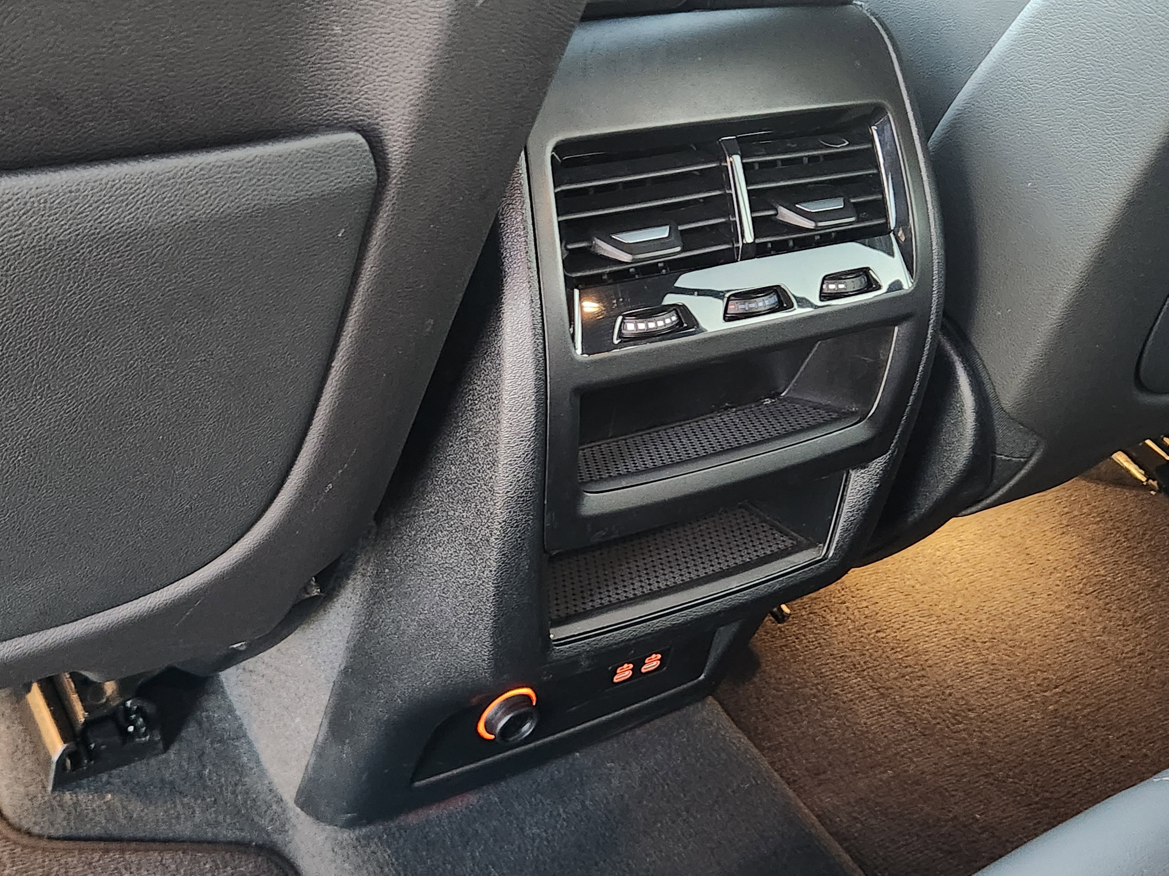 Used 2024 BMW X5 xDrive50e image 37