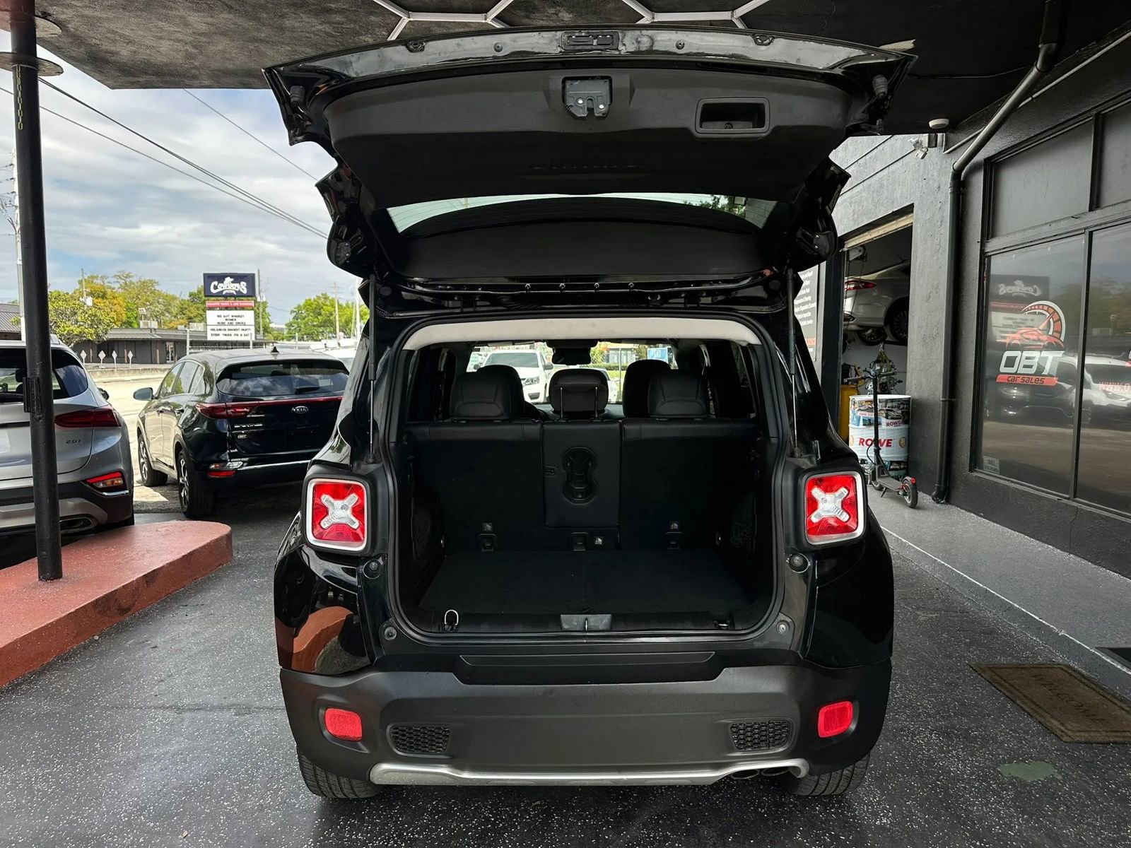 Used 2016 Jeep Renegade Limited image 12