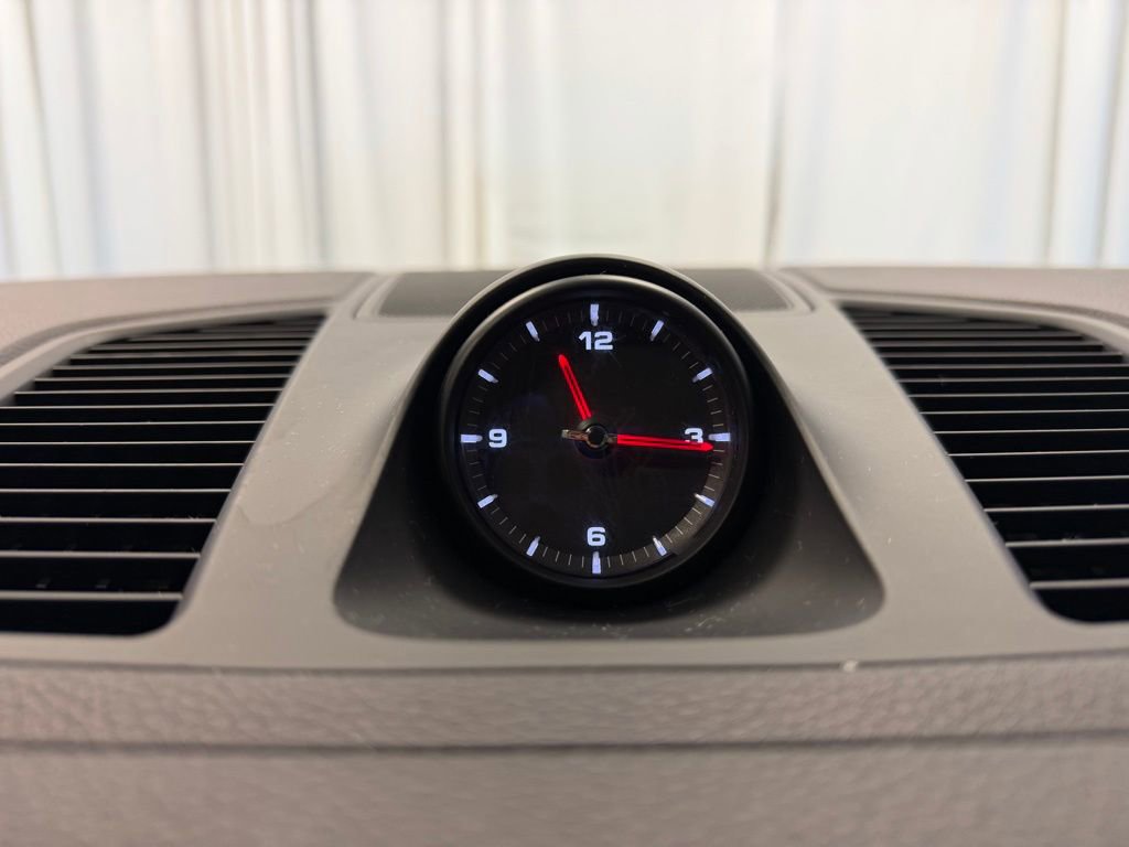 Certified 2023 Porsche Cayenne Platinum Edition image 23