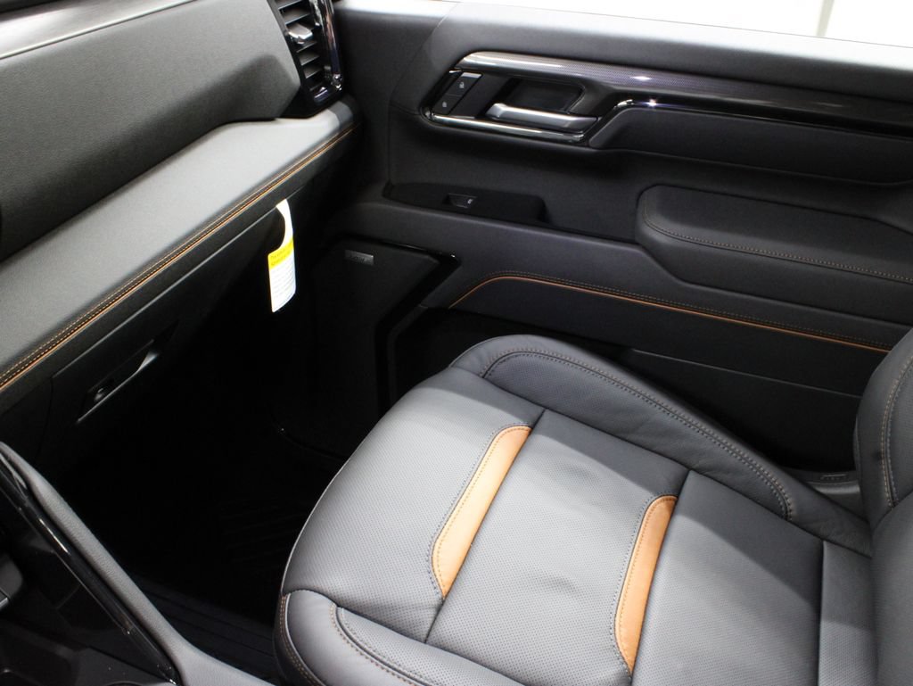 Used 2025 GMC Sierra 2500 AT4 w/ Technology Package AWD/4WD image 37