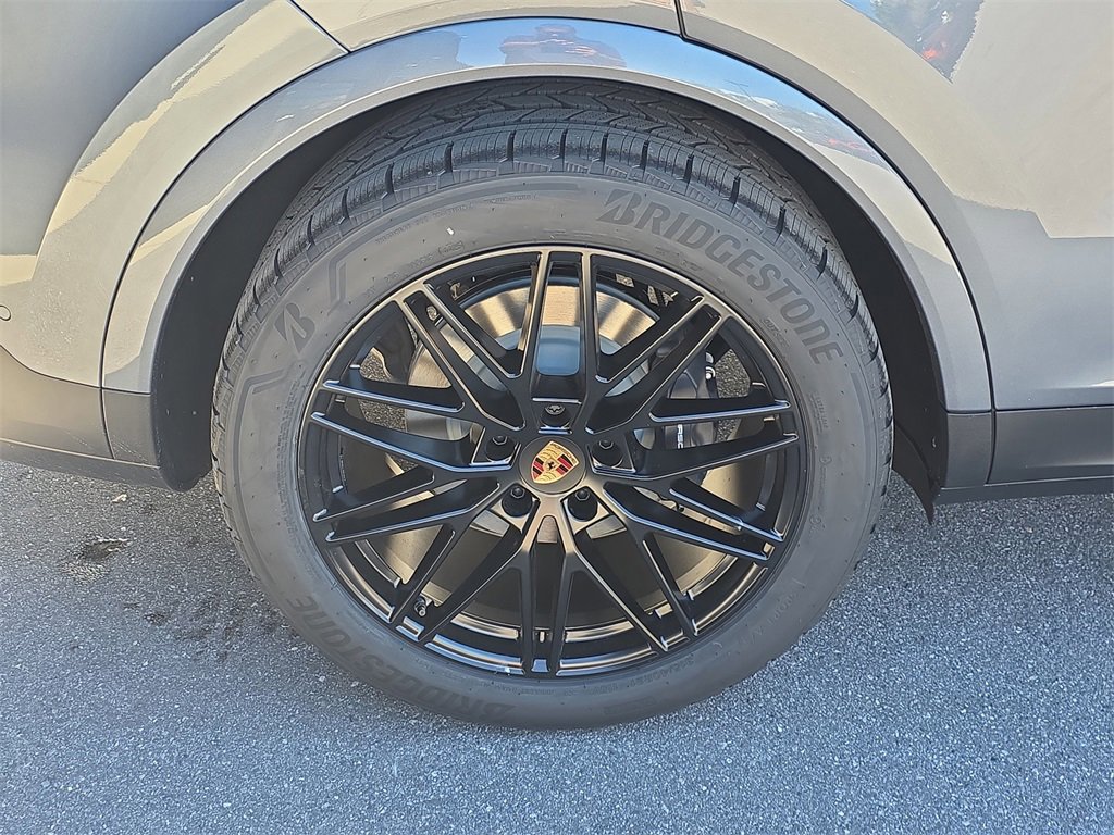 New 2026 Porsche Cayenne image 14