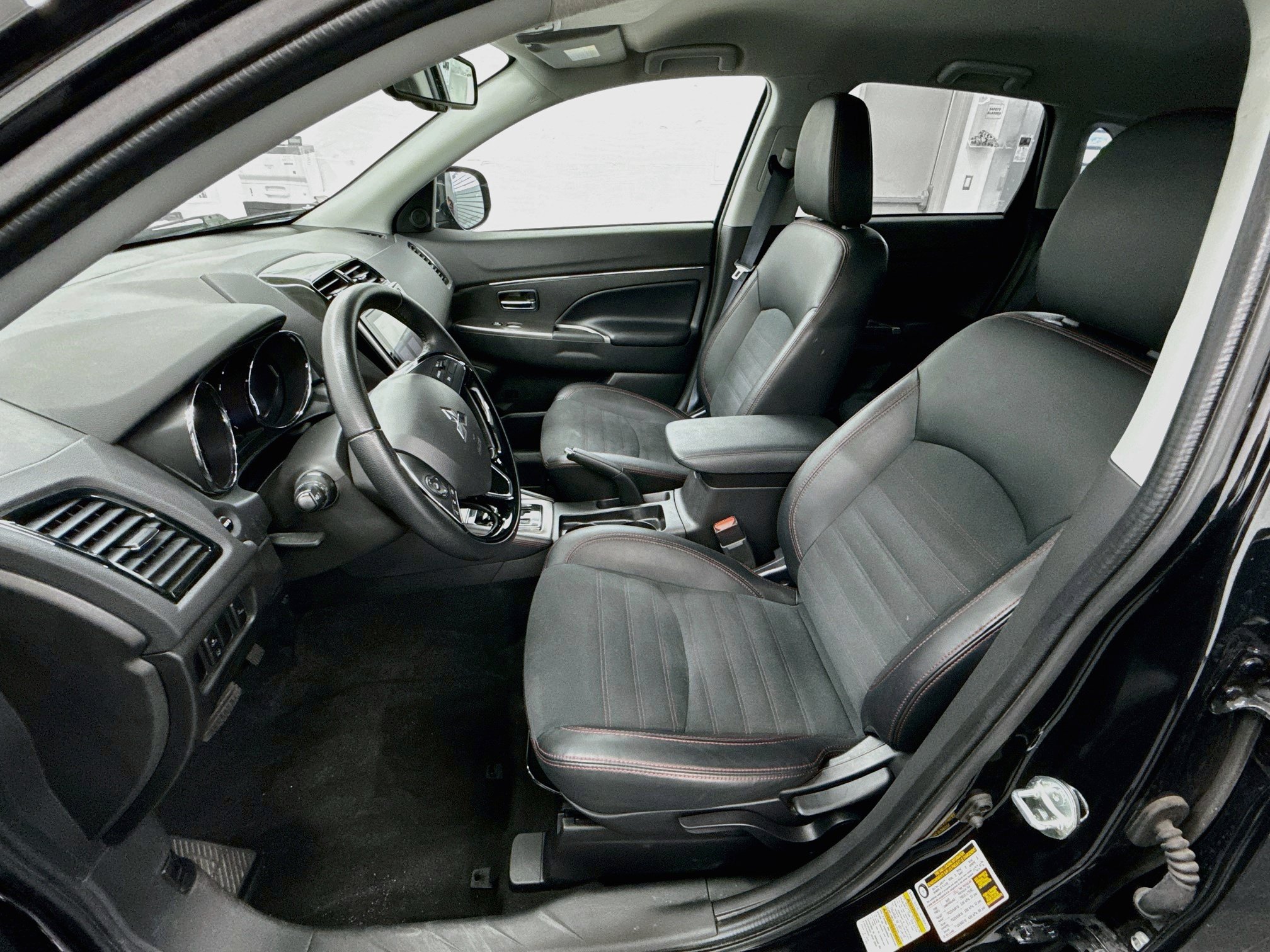 Used 2025 Mitsubishi Outlander Sport SE AWD/4WD image 13