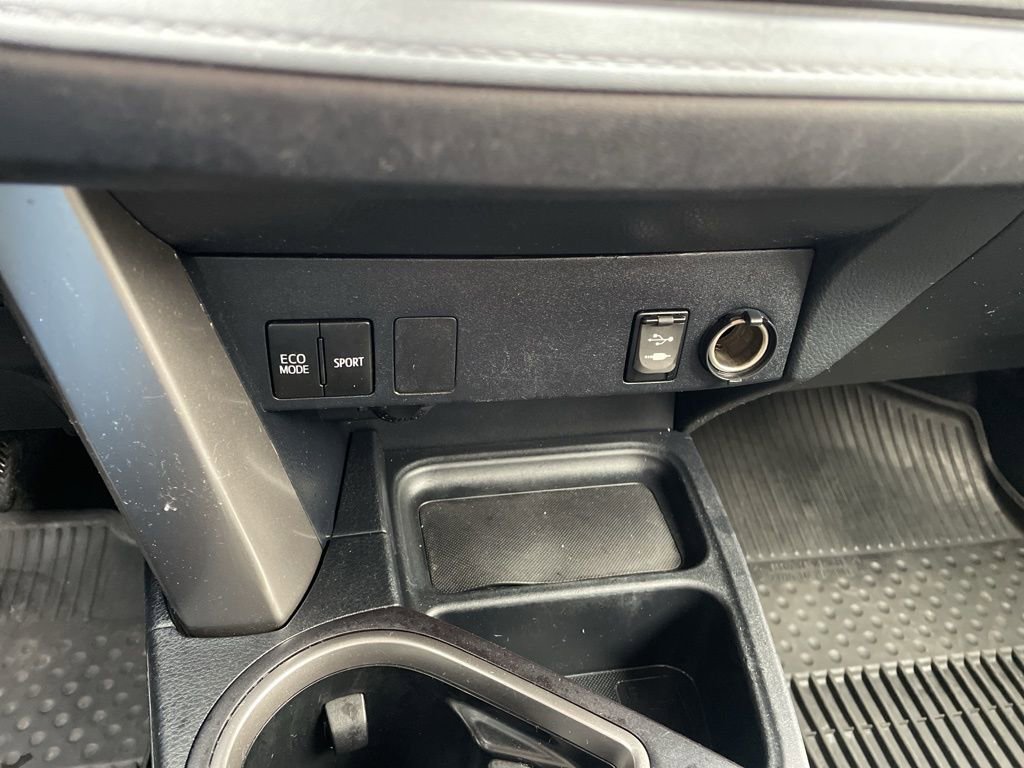 Used 2018 Toyota RAV4 LE w/ All Weather Liner Package AWD/4WD image 21